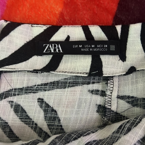 Black and white Zara high split skirt, size Medium - Picture 4 of 7